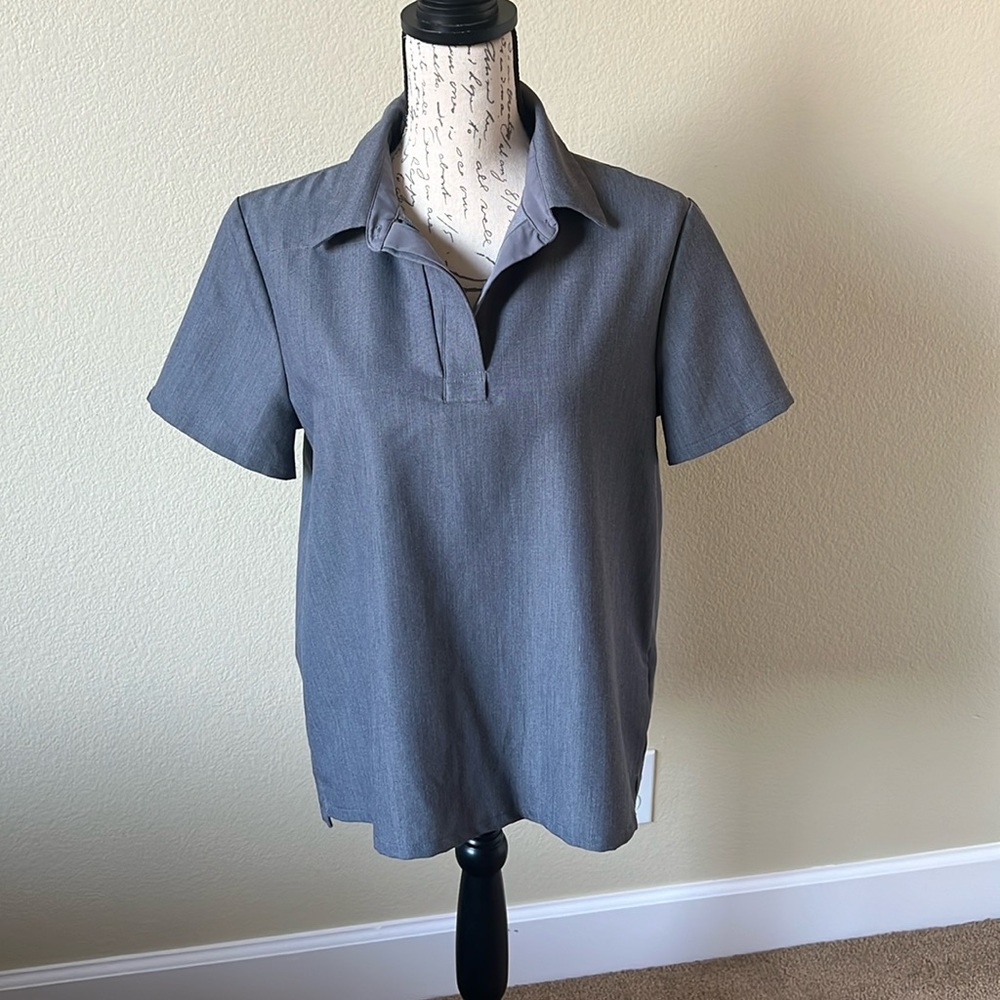 Bundle Figs charcoal grey medium matching scrub top and pants